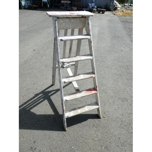 593 - A vintage wooden step-ladder.