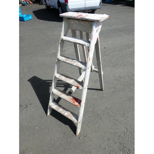 593 - A vintage wooden step-ladder.