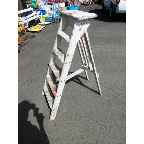 593 - A vintage wooden step-ladder.