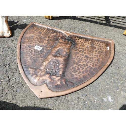 616 - A stunning copper plaque / shield with decorative hammering.