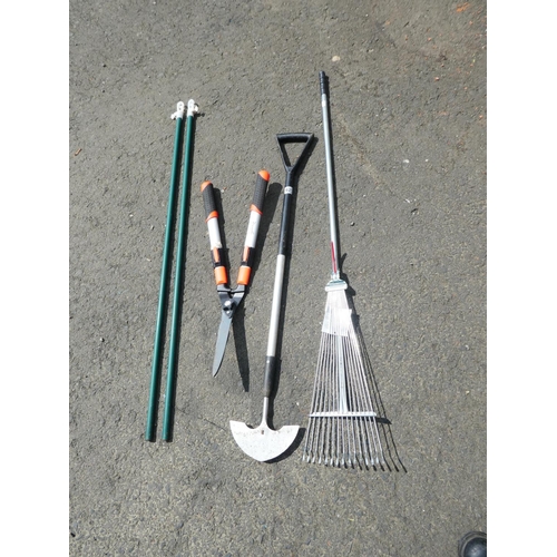 621 - An assortment of gardening tools.