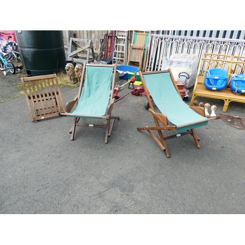 623 - An assortment of folding garden furniture.