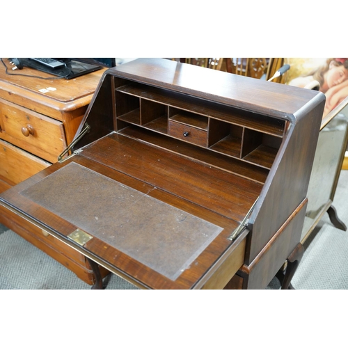 29 - A stunning vintage writing bureau.