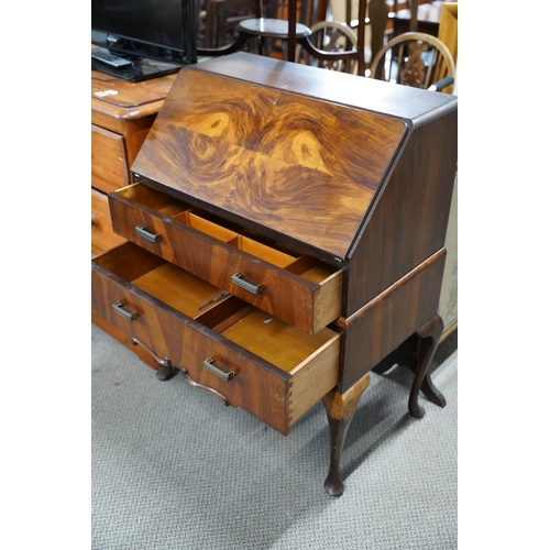 29 - A stunning vintage writing bureau.