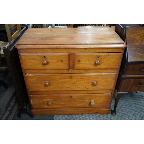 31 - A stunning pine chest of 4 drawers.