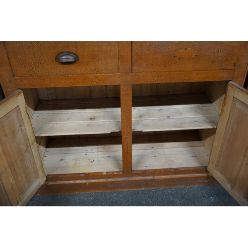 144 - A stunning antique Irish bookcase/dresser with scumble glaze, measuring 111x182x43cm.