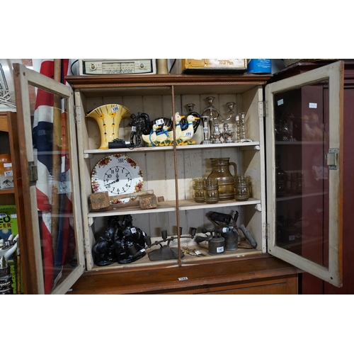 144 - A stunning antique Irish bookcase/dresser with scumble glaze, measuring 111x182x43cm.