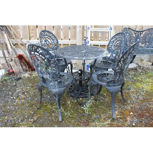 558 - A stunning metal garden table and four chair set, including parasol base.