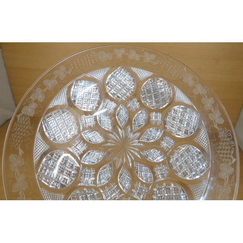 53 - A stunning vintage pressed glass and etched 'Shamrock' dish.