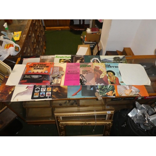 414 - A lot of vintage records/albums to include Glen Campbell, David Bowie (sleeve only), Neil Reid, John... 