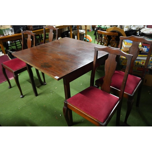 522 - A mahogany dining room table and four chairs.