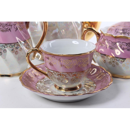 100 - A vintage Roxy China tea set, to include a tea pot, milk jug, sugar bowl, cups and saucers.