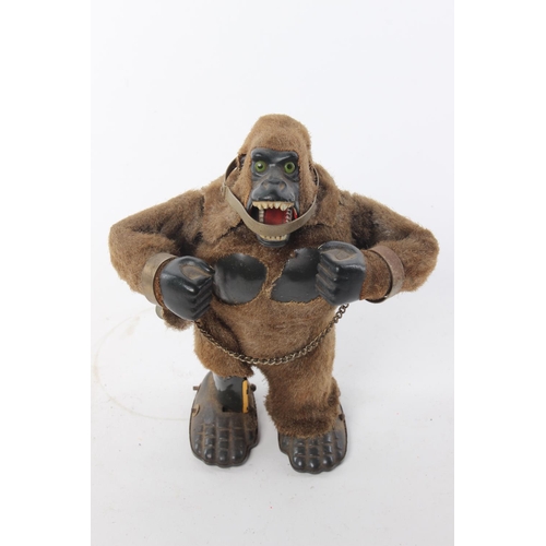 147 - A vintage 1950s Marx Mechanical clockwork Gorilla / King Kong. Approx  20cm.