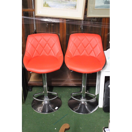 162 - A pair of bar stools.