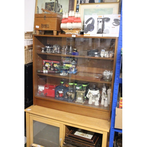 293 - A vintage bookcase with sliding glass doors. Approx 92x84x29cm.