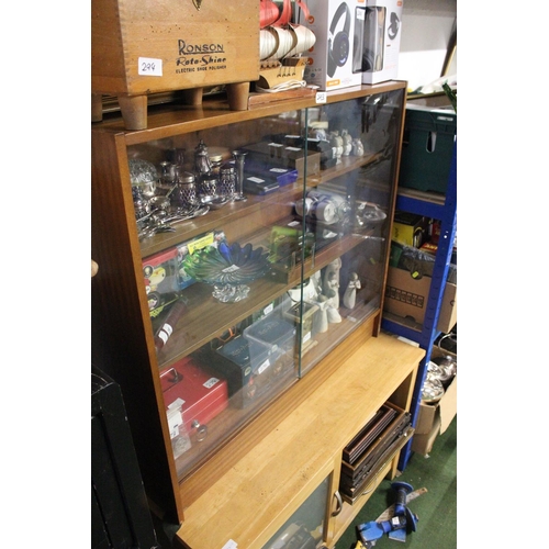 293 - A vintage bookcase with sliding glass doors. Approx 92x84x29cm.