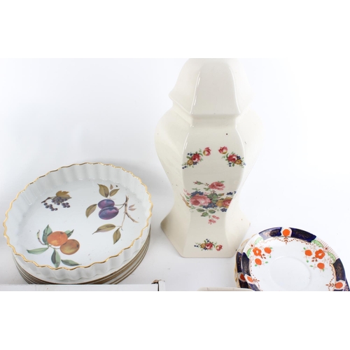 410 - An assortment of various ceramics to include Aynsley & more.