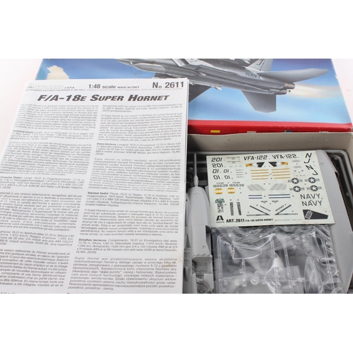 415 - A boxed Italeri F/A-18 E Super Hornet model kit.