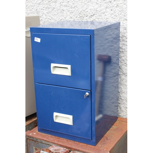 532 - A 2 drawer filing cabinet.