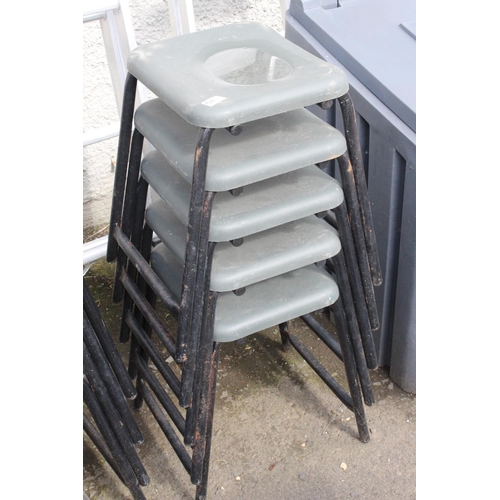 549 - A set of 5 vintage stacking stools.