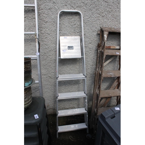 551 - A metal stepladder.