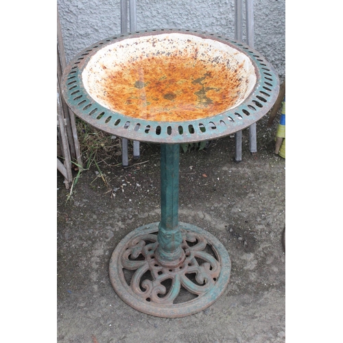 555 - A cast iron bird bath.