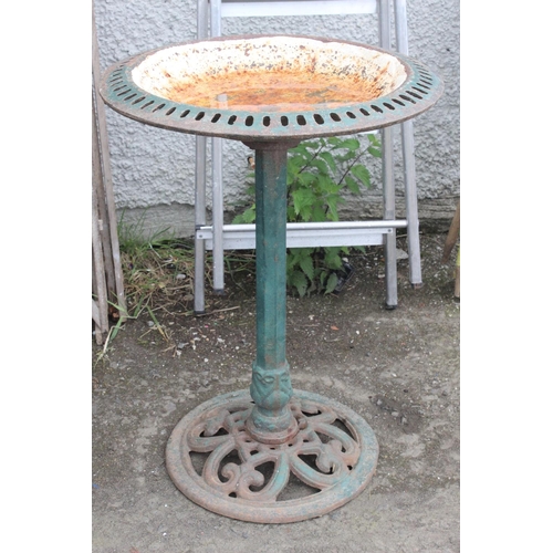 555 - A cast iron bird bath.