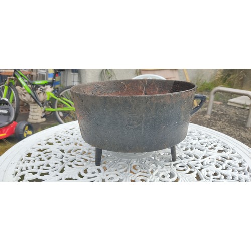 560 - A cast iron pot.