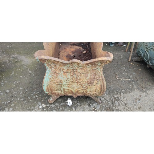 534 - A large antique cast iron garden planter.