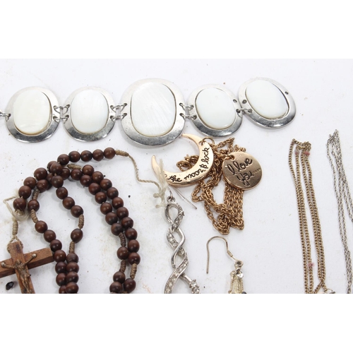 40 - An assortment of various costume jewellery etc.