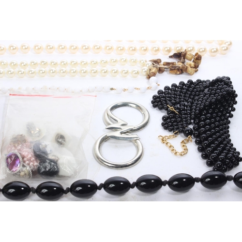 44 - An assortment of costume jewellery.