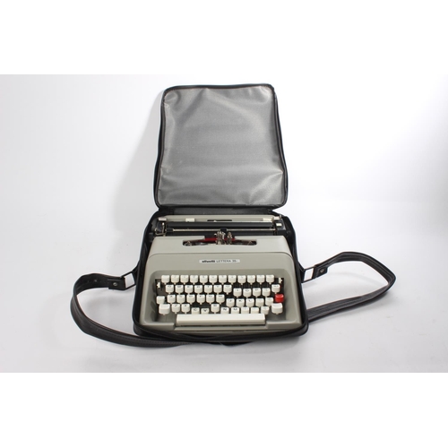 69 - A vintage cased typewriter.