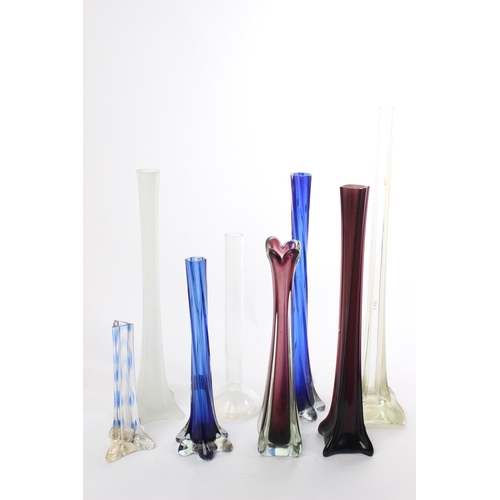 103 - An assortment of vintage/ retro glass vases.