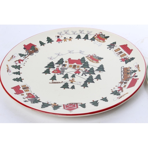 522 - A Spode & Masons Christmas themed plate.