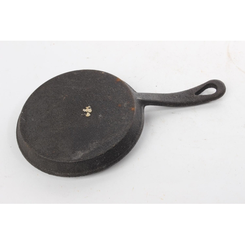 552 - A small cast iron pan.