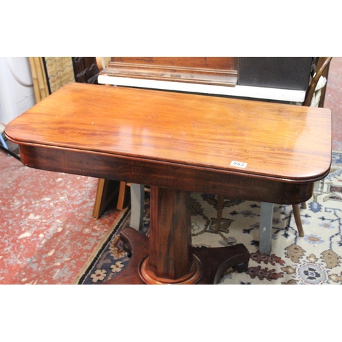 553 - An antique mahogany turnover card table, in need of some restoration. Measuring 75x92x48cm (folded).