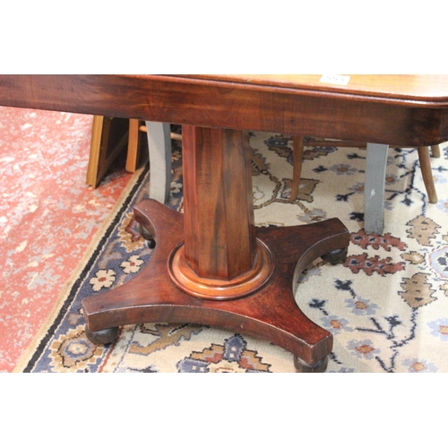 553 - An antique mahogany turnover card table, in need of some restoration. Measuring 75x92x48cm (folded).