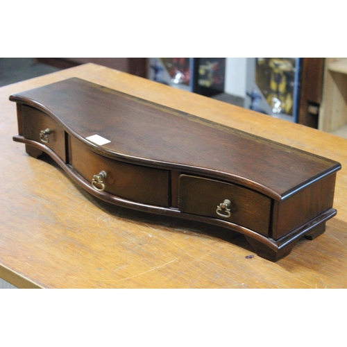 637 - A serpentine dressing table mirror base, with three drawers.