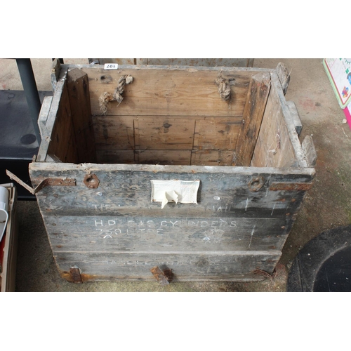 107 - A vintage 'Gas Cylinder' wooden crate, measuring 17