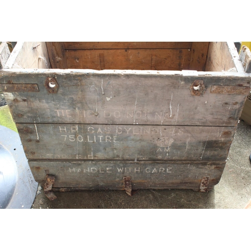 107 - A vintage 'Gas Cylinder' wooden crate, measuring 17