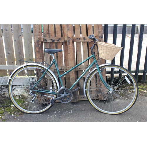 109 - A vintage style Raleigh ladies bicycle with basket.