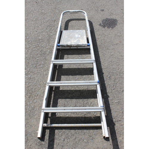 87 - A metal stepladder.