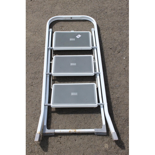 91 - A Euro Gold stepladder.