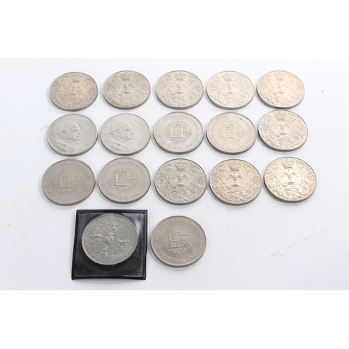 141 - A collection of 17 commemorative cCrown coins.