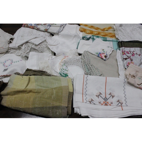 268 - A lot of vintage linen to include table cloths, place mats and more.