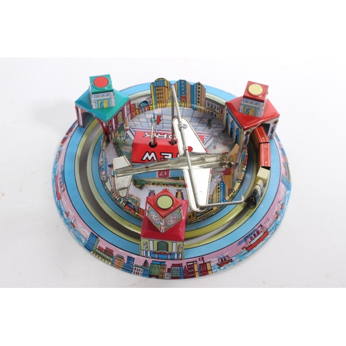 292 - A wind up tin plate toy of New York.