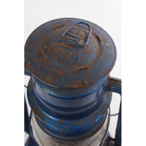 403 - A vintage Dietz D-Lite No 90 lantern lamp.