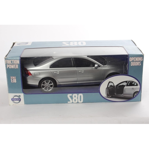 466 - A boxed Volvo S80, scale 1:18.