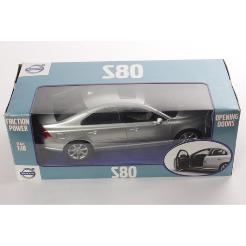 466 - A boxed Volvo S80, scale 1:18.