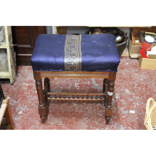 491 - An upholstered stool.